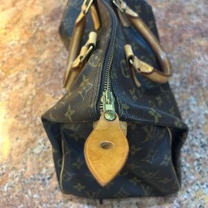 Louis Vuitton Monogram Canvas Handbag
Speedy bag 30
Authentic